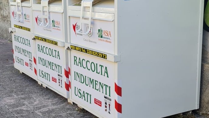 Santhià introduce nuovi contenitori per la raccolta degli indumenti usati
