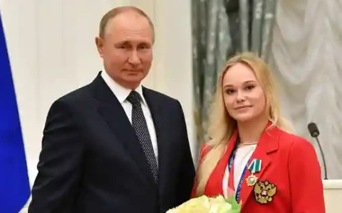 Il caso di Angelina Melnikova: la ginnasta russa sotto accusa per il suo sostegno a Putin