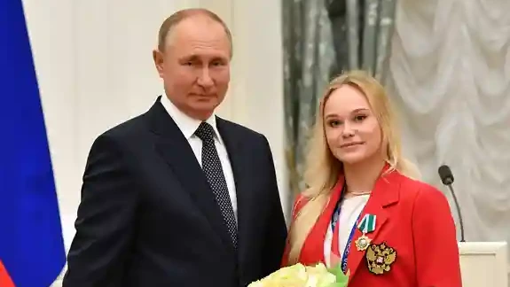 Il caso di Angelina Melnikova: la ginnasta russa sotto accusa per il suo sostegno a Putin