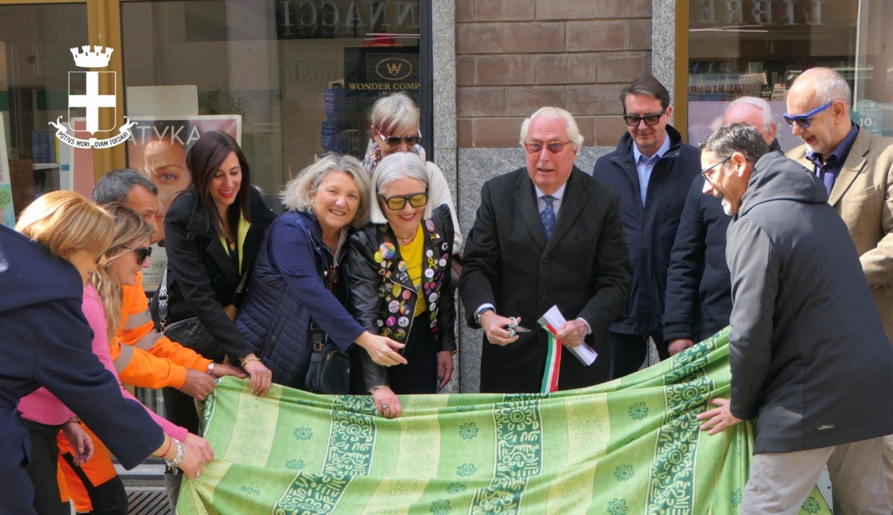 Inaugurata la panchina gialla “Endopank” per la sensibilizzazione sull’endometriosi