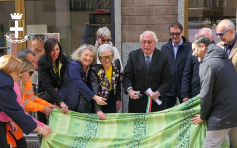 Inaugurata la panchina gialla “Endopank” per la sensibilizzazione sull’endometriosi