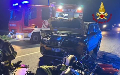 Incidente tra auto e moto a Santhià: motociclista ferito