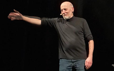 Marco Paolini e il suo monologo ‘Antenati’ al Teatro Civico