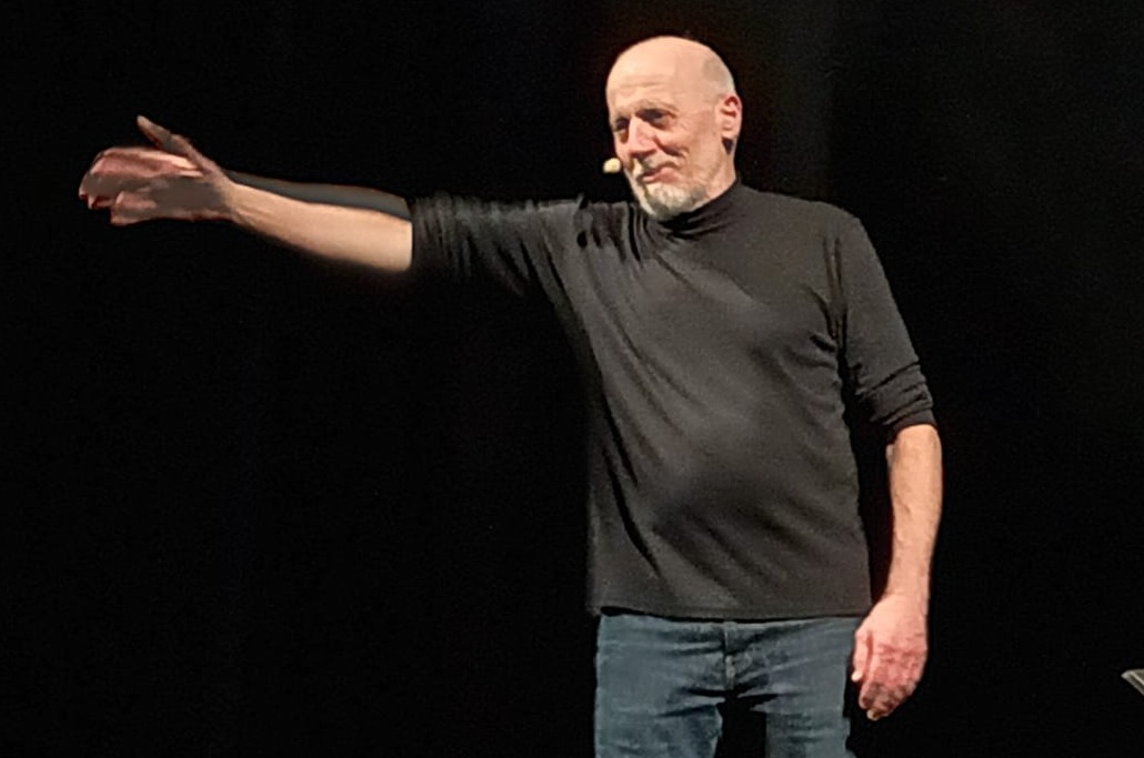 Marco Paolini e il suo monologo ‘Antenati’ al Teatro Civico