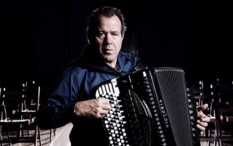 Richard Galliano si esibisce al Civico per il Viotti Festival