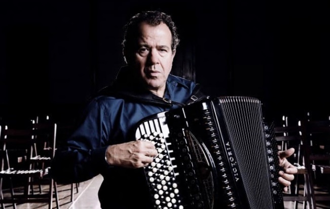 Richard Galliano si esibisce al Civico per il Viotti Festival