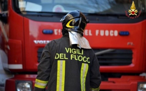 Un uomo di 75 anni perde la vita in un incendio