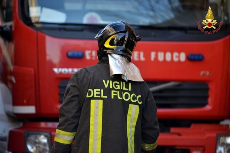 Un uomo di 75 anni perde la vita in un incendio