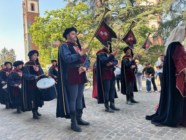 Cortei medievali a Vercellae Hospitales: la gallery delle sfilate che hanno incantato