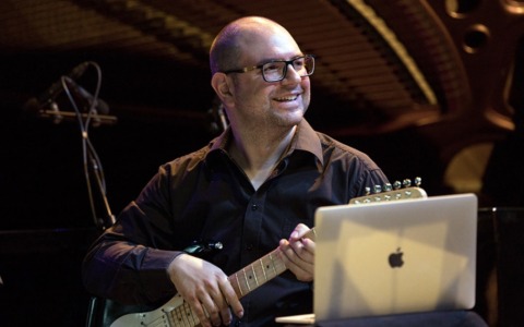 Il tour ‘Hollow’ di Sergio Sorrentino fa tappa a Vercelli