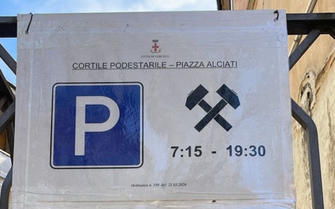 Riapre il parcheggio gratuito nel cortile comunale di Vercelli