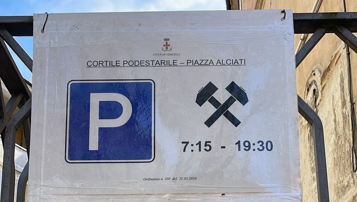 Riapre il parcheggio gratuito nel cortile comunale di Vercelli