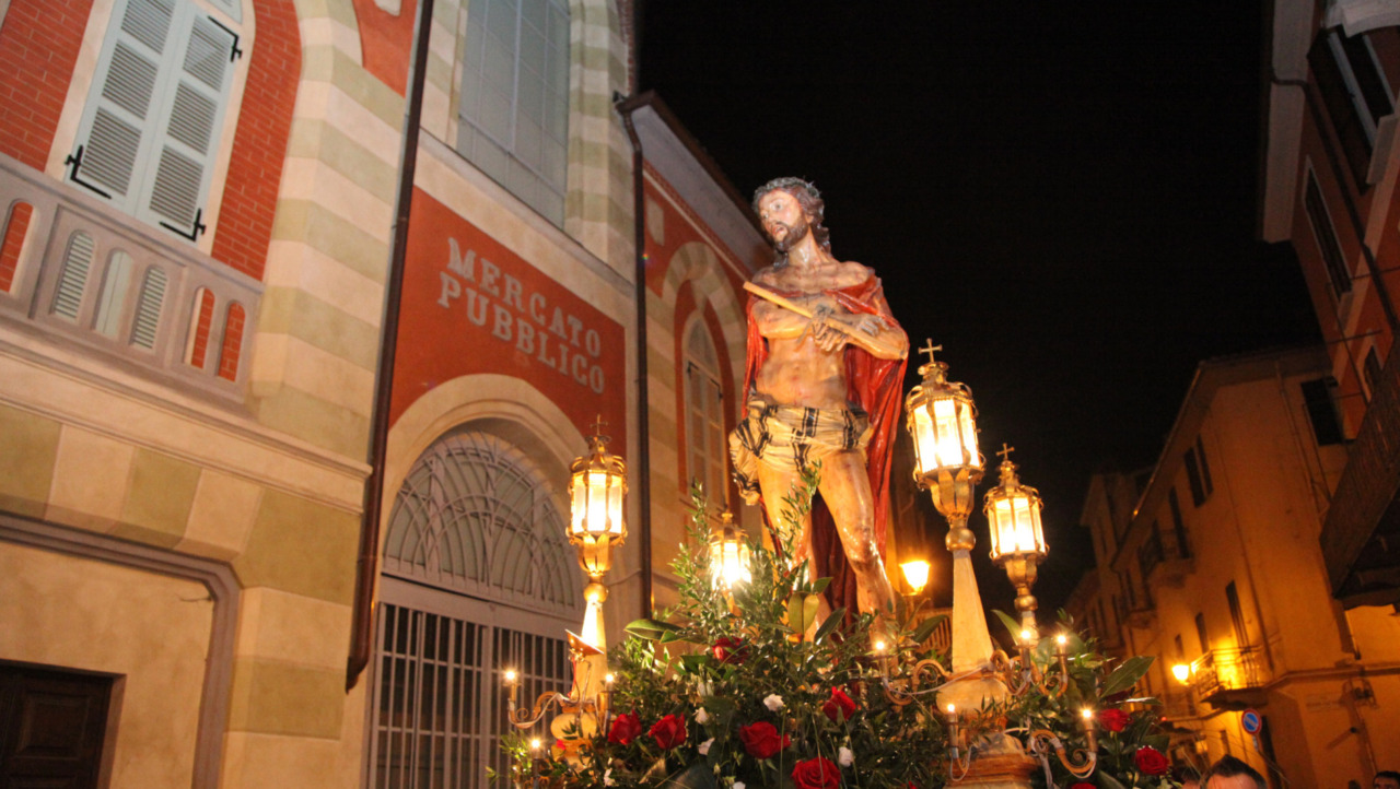 Venerdì Santo: si svolge la Processione delle Macchine a Vercelli