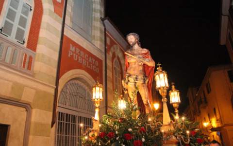 Venerdì Santo: si svolge la Processione delle Macchine a Vercelli