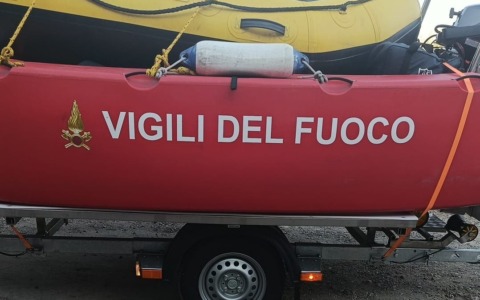 Attività di ricerca dei Vigili del Fuoco sul fiume Sesia