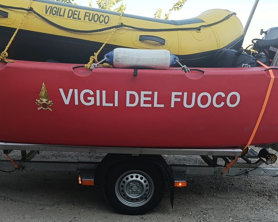 Attività di ricerca dei Vigili del Fuoco sul fiume Sesia