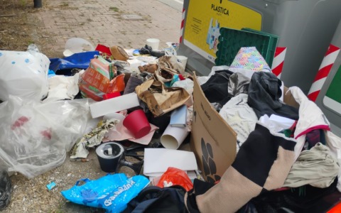 Maxi discarica di rifiuti in via Trento: possibili indizi sui colpevoli