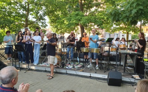 Assegnate le borse di studio della Scuola Vallotti e successo per il concerto al rione Isola
