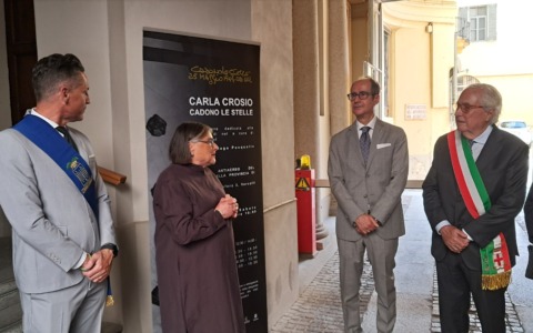Cadono le stelle: l’installazione di Carla Crosio per riflettere sulle guerre