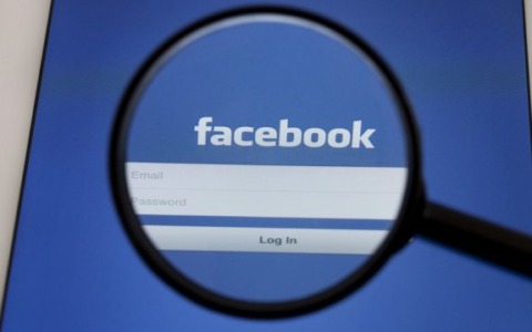 Falsi profili Facebook del sindaco Scheda: l’allerta del Comune di Vercelli