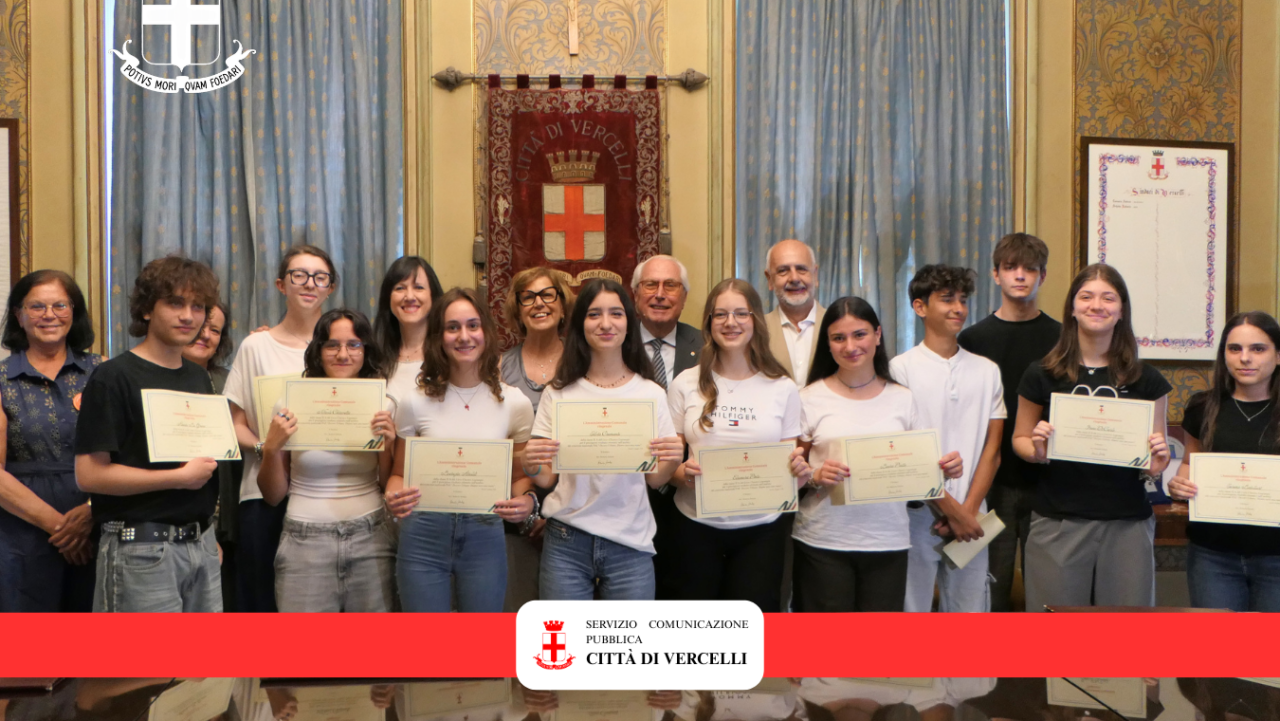 Gli studenti del Liceo Classico premiati in Comune per il progetto sul Parco Kennedy