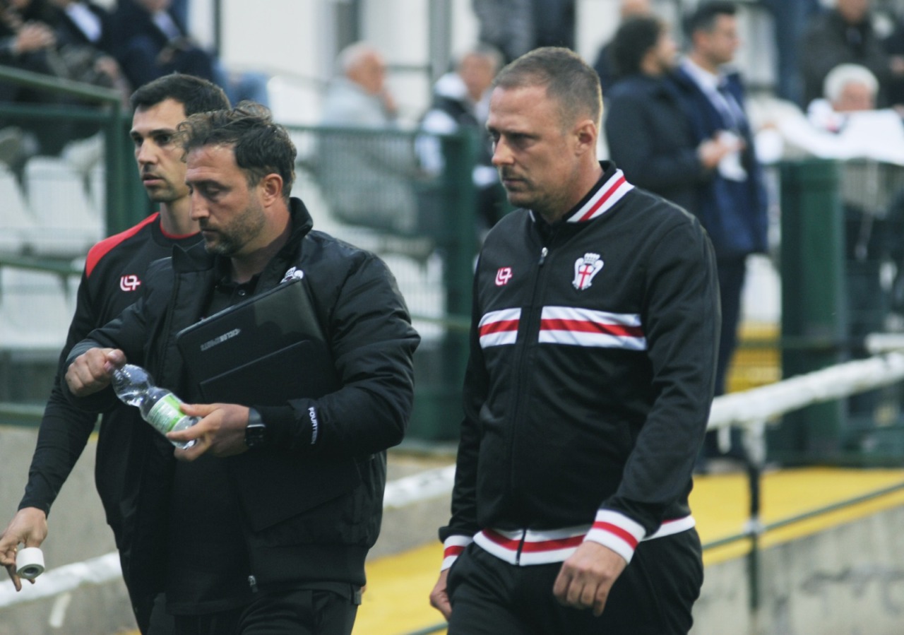 Michele Santoni sollevato dall’incarico di allenatore della Pro Vercelli