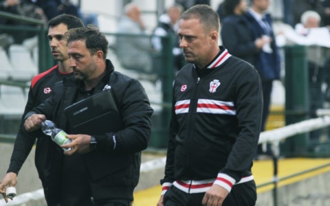 Michele Santoni sollevato dall’incarico di allenatore della Pro Vercelli