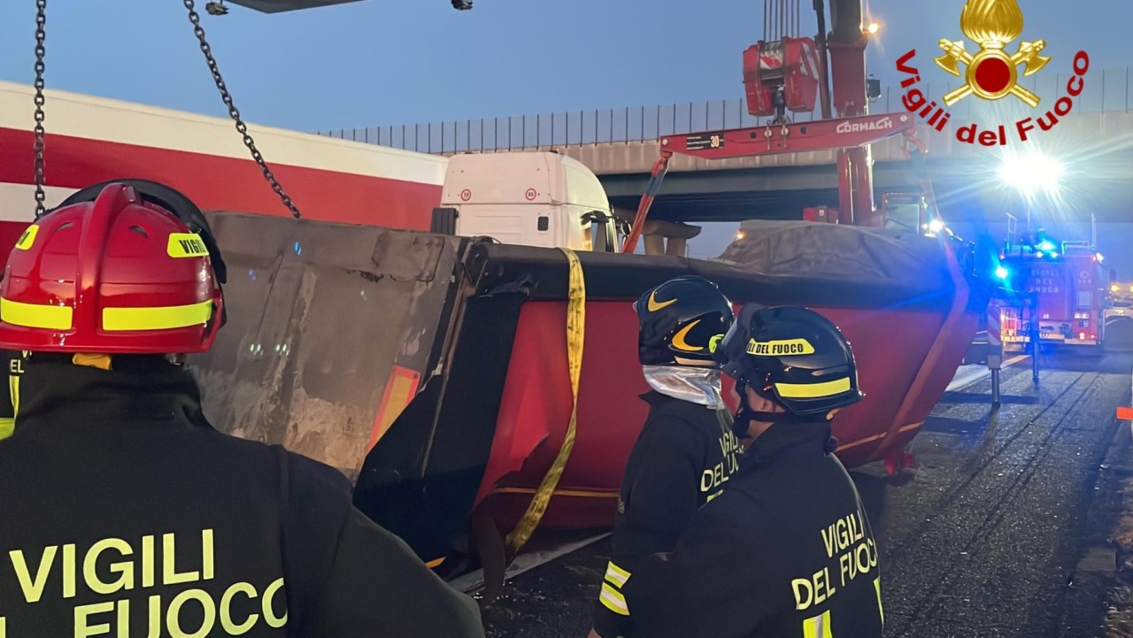 Incidente stradale sulla A4 a Villarboit: intervento dei Vigili del Fuoco
