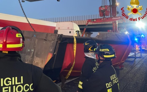 Incidente stradale sulla A4 a Villarboit: intervento dei Vigili del Fuoco