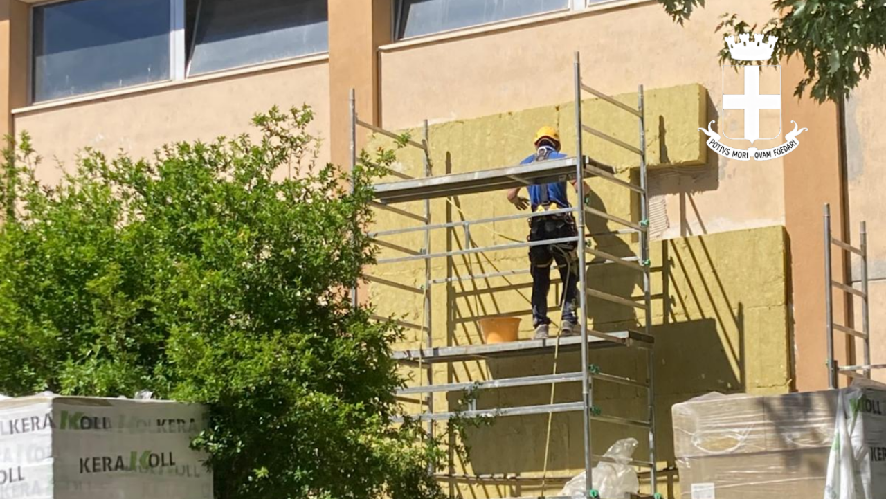 Iniziati i lavori di riqualificazione alle scuole Rodari e Regina Pacis di Vercelli