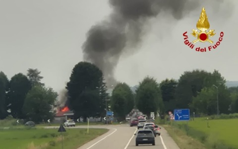 Intervento dei Vigili del Fuoco per un incendio a Stroppiana