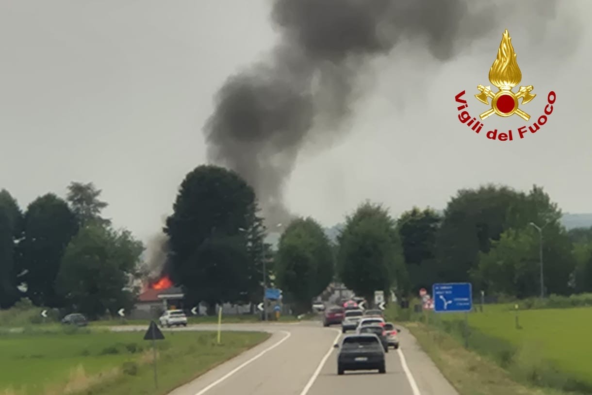 Intervento dei Vigili del Fuoco per un incendio a Stroppiana