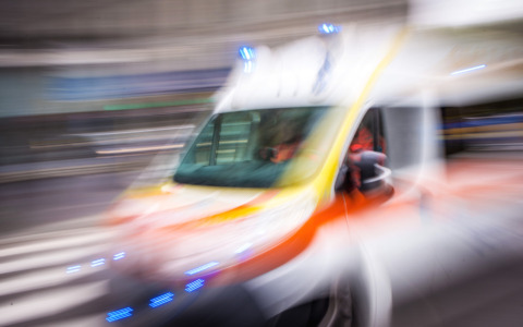 Tragico incidente notturno: un motociclista di 43 anni deceduto a Borgo d’Ale